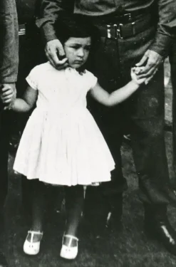 Hot Pamono Che Guevara with his Daughter, 1959