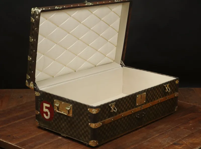 Pamono Checkerboard Trunk in Beech, Brass, Canvas and Leather> Trunks Crates & Baskets