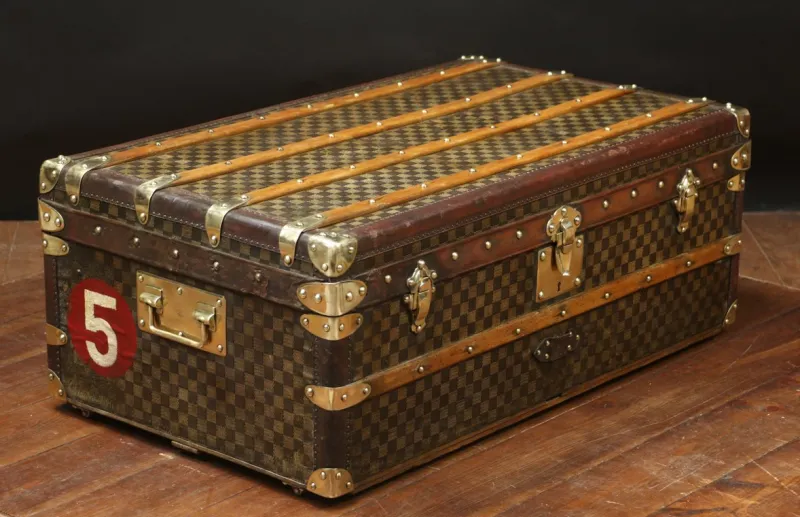 Pamono Checkerboard Trunk in Beech, Brass, Canvas and Leather> Trunks Crates & Baskets