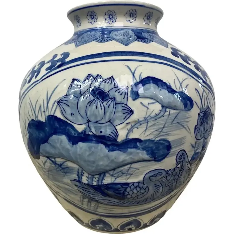 Pamono Chinese Blue and White Porcelain Vase with Lotus Flower Decorations
