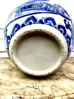 Pamono Chinese Blue and White Porcelain Vase with Lotus Flower Decorations