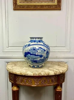 Pamono Chinese Blue and White Porcelain Vase with Lotus Flower Decorations