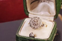 Pamono Circular Diamond and Platinum Ring><noscript><img width=