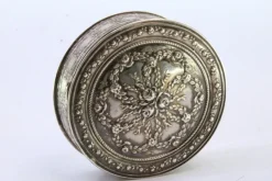 Best Pamono Circular Silver Box with Floral Reliefs and Hinged Lid