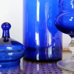 Pamono Cobalt Blue Glass Bottles, Set of 2><noscript><img width=