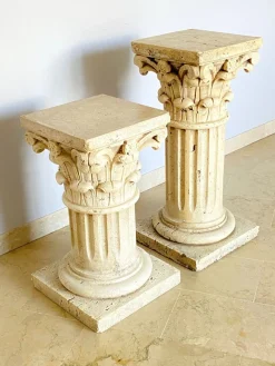 Online Pamono Corinthian Style Columns in Travertine, Italy, 1940s, Set of 2