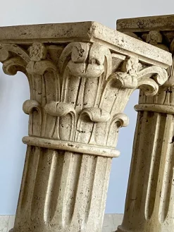 Online Pamono Corinthian Style Columns in Travertine, Italy, 1940s, Set of 2