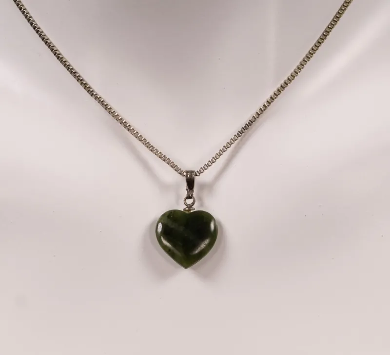 Hot Pamono Costume Necklace with a Green Nephrite Jade Heart, 1960s