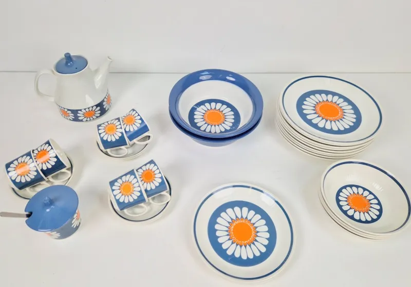 Outlet Pamono Daisy Turi Tableware from Figgjo Flint, Norway, 1960s, Set of 24