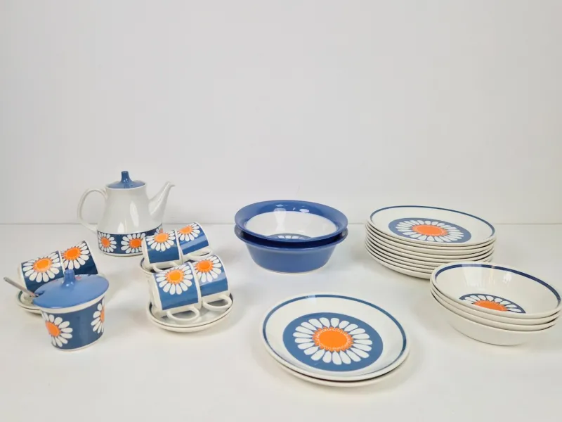 Outlet Pamono Daisy Turi Tableware from Figgjo Flint, Norway, 1960s, Set of 24