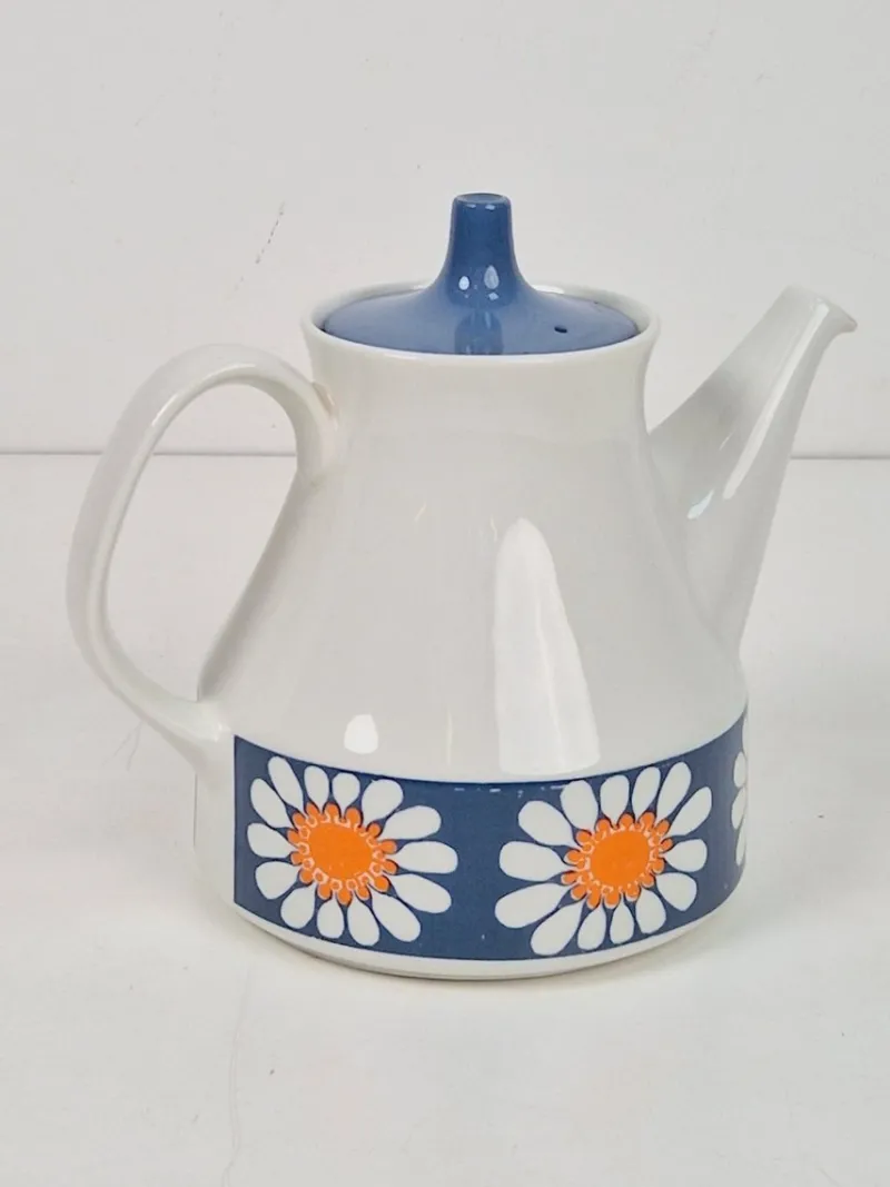 Outlet Pamono Daisy Turi Tableware from Figgjo Flint, Norway, 1960s, Set of 24