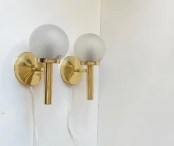 Pamono Danish Modern Brass and Frosted Glass Wall Sconces from Abo Metalkunst, 1970s, Set of 2> Wall Lights & Sconces