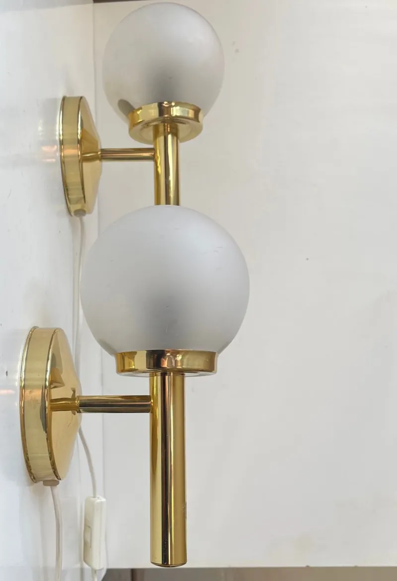 Pamono Danish Modern Brass and Frosted Glass Wall Sconces from Abo Metalkunst, 1970s, Set of 2> Wall Lights & Sconces