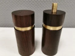 Pamono Danish Salt and Pepper Set in Wenge Wood and Brass by Svend Aage Petersen for Saap 1950s, Set of 2><noscript><img width=