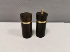 Pamono Danish Salt and Pepper Set in Wenge Wood and Brass by Svend Aage Petersen for Saap 1950s, Set of 2><noscript><img width=