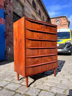 Pamono Danish Teak Chest of Drawers with Lock><noscript><img width=