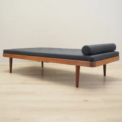 Pamono Danish Teak Daybed, 1970s> Daybeds & Chaises Lounges