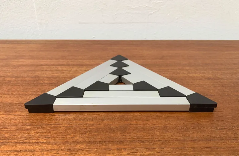 Pamono Danish Triangular Trivet Coasters by Jorgen Meldgaard for Menu, 1980s, Set of 3> Dinnerware Accessories