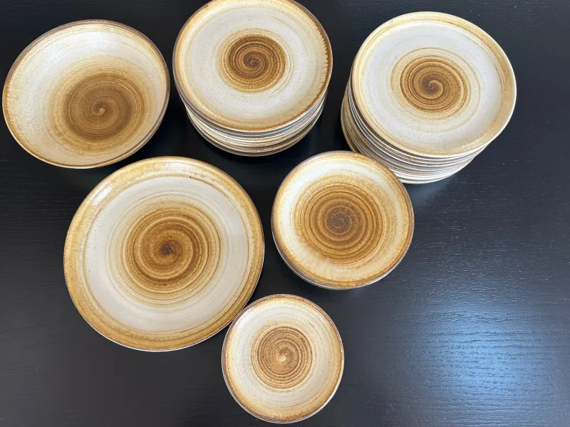 Outlet Pamono Dinnerware Set from Longchamp, 1970s, Set of 42