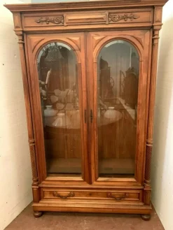 Pamono 2-Door Display Cabinet in Walnut with Detached Columns, 19th Century> Cabinets & Wardrobes