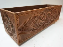 Hot Pamono Dutch Chip Carved Wooden Planter Folk Art, 1890s