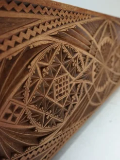 Hot Pamono Dutch Chip Carved Wooden Planter Folk Art, 1890s