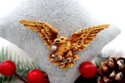 Hot Pamono Eagle Gold Brooch with Reliefs and Diamond Tip