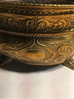 Pamono Early 20th Century Brass Planter Bowl with Lions' Heads, Italy, 1910> Planters And Jardiniere