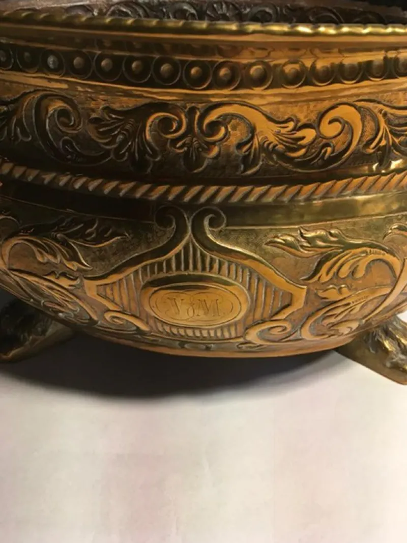 Pamono Early 20th Century Brass Planter Bowl with Lions' Heads, Italy, 1910> Planters And Jardiniere