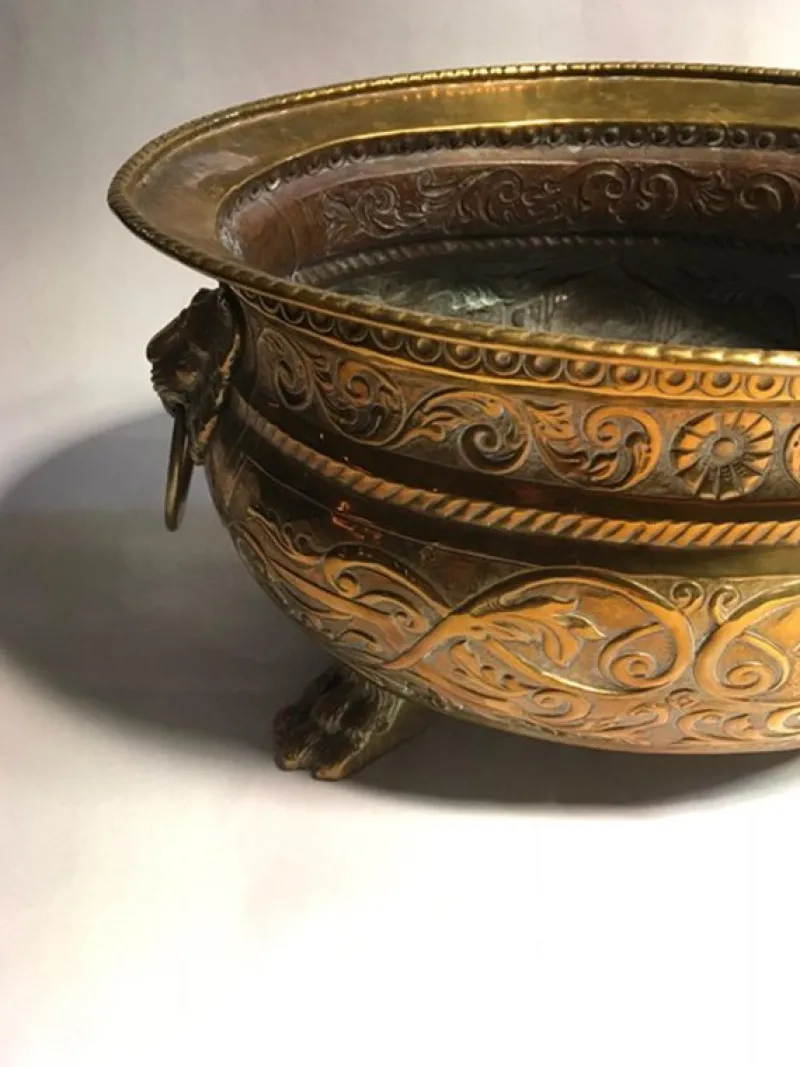 Pamono Early 20th Century Brass Planter Bowl with Lions' Heads, Italy, 1910> Planters And Jardiniere