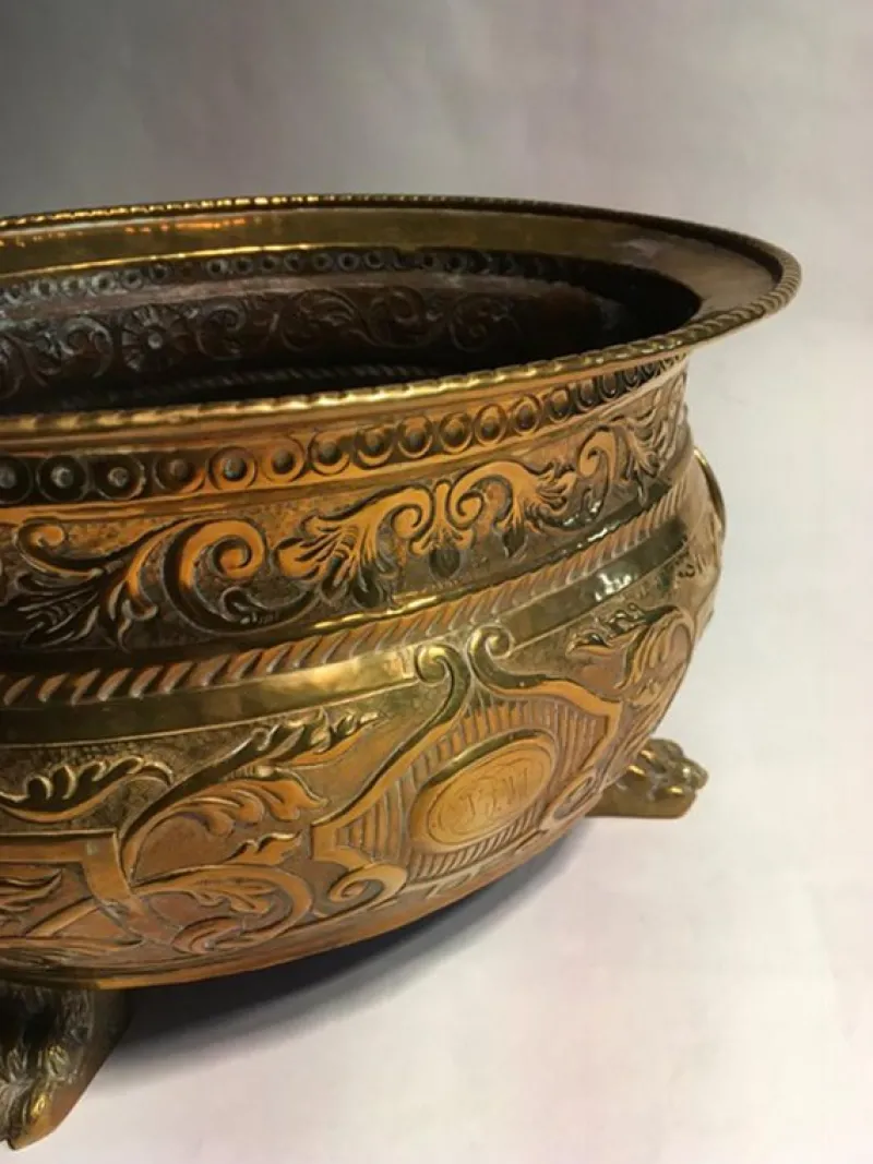 Pamono Early 20th Century Brass Planter Bowl with Lions' Heads, Italy, 1910> Planters And Jardiniere