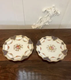Pamono Edwardian Hand Painted Wedgwood Shaped Plates, 1900s, Set of 2> Dinner Plates & Bowls