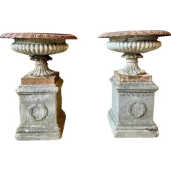 Pamono English Cast Iron Tazza Urns by Andrew Handyside, 1890s, Set of 2> Garden Accessories