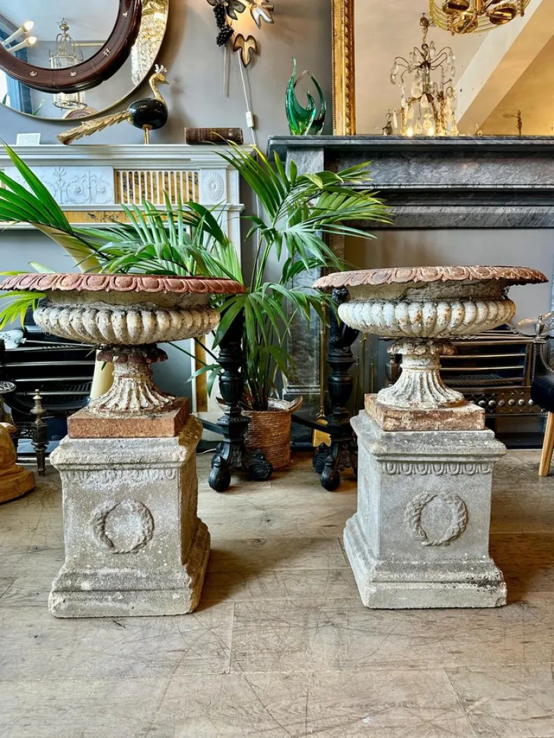 Pamono English Cast Iron Tazza Urns by Andrew Handyside, 1890s, Set of 2> Garden Accessories