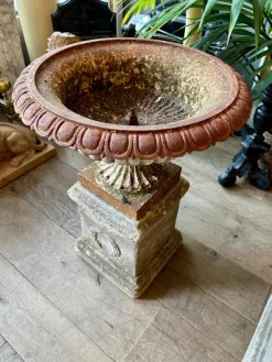 Pamono English Cast Iron Tazza Urns by Andrew Handyside, 1890s, Set of 2><noscript><img width=