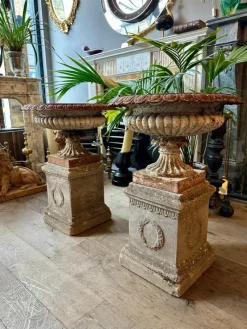 Pamono English Cast Iron Tazza Urns by Andrew Handyside, 1890s, Set of 2><noscript><img width=