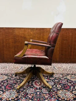 Pamono English Chesterfield Desk Chair><noscript><img width=