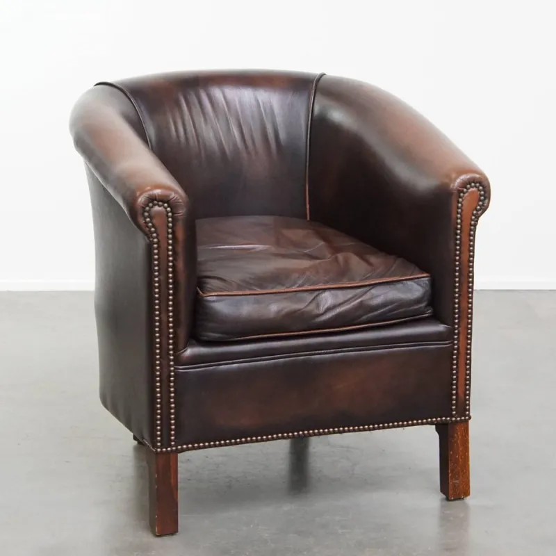 Pamono English Cowhide Club Armchair in Dark Color