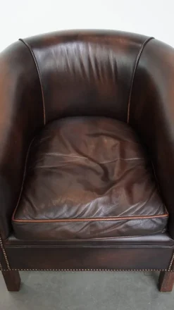 Pamono English Cowhide Club Armchair in Dark Color
