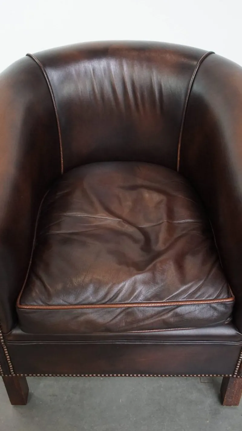 Pamono English Cowhide Club Armchair in Dark Color
