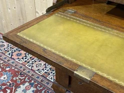Pamono English Donkey Desk in Oak and Leather Top, 1950s><noscript><img width=