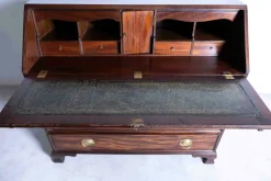 Pamono English George III Mahogany Desk> Secretaires