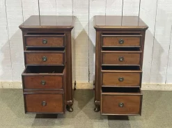 Pamono English Mahogany Bedside Tables, Early 20th Century, Set of 2><noscript><img width=