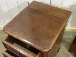 Pamono English Mahogany Bedside Tables, Early 20th Century, Set of 2><noscript><img width=