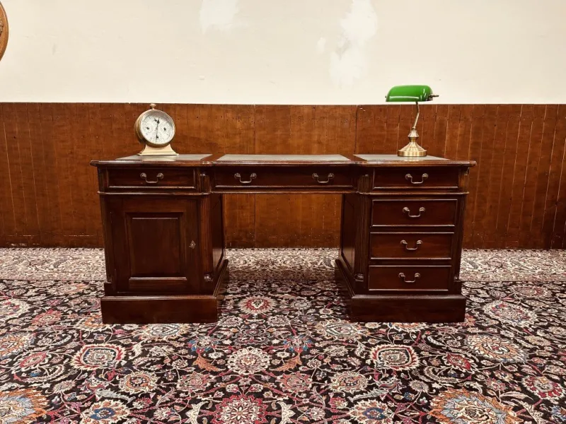 Discount Pamono English Narrow Chesterfield Desk