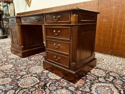 Discount Pamono English Narrow Chesterfield Desk