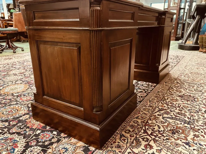 Discount Pamono English Narrow Chesterfield Desk