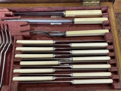 Pamono English Silver-Plated Cutlery Set in Oak Box, Set of 119><noscript><img width=
