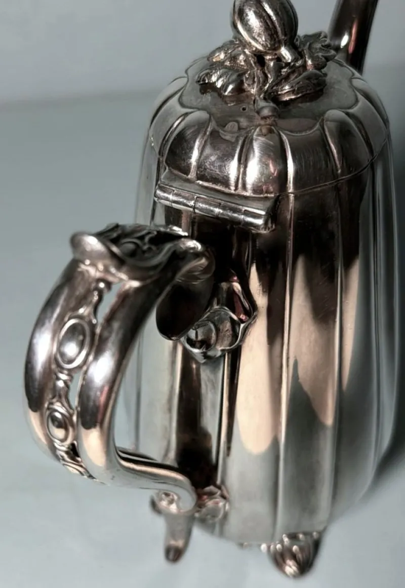 Pamono English Teapot in Silver-Plating from Dixon James, 1890> Coffee & Tea Service