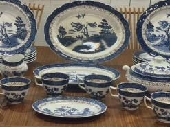 Pamono English Willow Porcelain Dinner Service, Set of 27><noscript><img width=